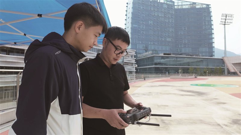 低空经济| 低空经济发展催生考证热 多个行业都有用人需求