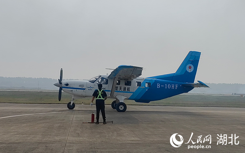 低空经济报2025： 湖北开通首批低空短途客运航线 99元可以从武汉“飞”十堰、