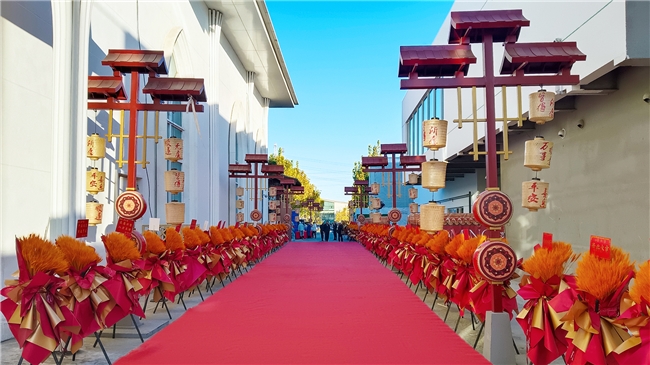 ?北京首家紅樓夢(mèng)主題沉浸式餐秀「宴外宴」盛大開園：入夢(mèng)紅樓，